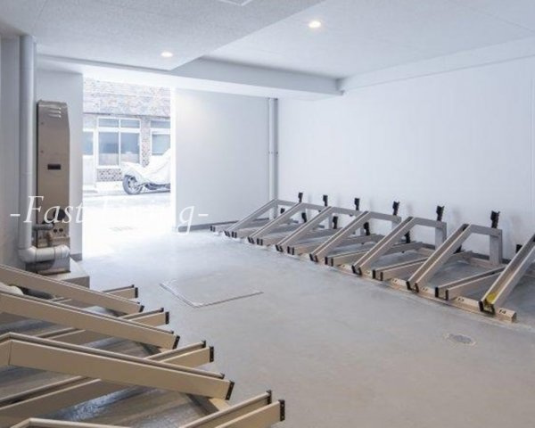 SYFORME JIMBOCHOの駐車場
