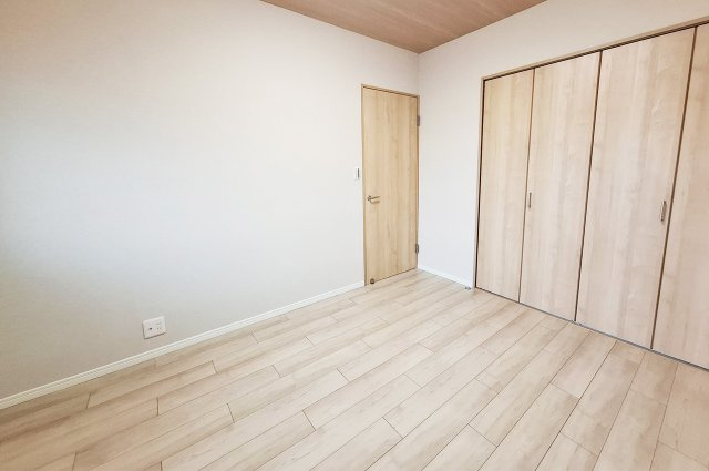 ローレルハイツ東天美の洋室