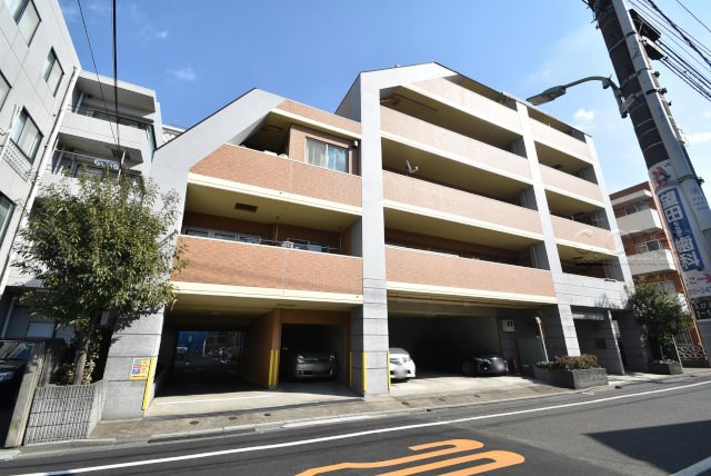 【外観】 | グランシティル・ロワイヤル久が原 | 手入れの行き届いた外壁やエントランスなど、「見ればわかる」レベルで清潔感を保ったマンションです。築年数を感じさせない姿で皆様をお出迎えします。～即日のご見学可能～　お問合せはお気軽にどうぞ。