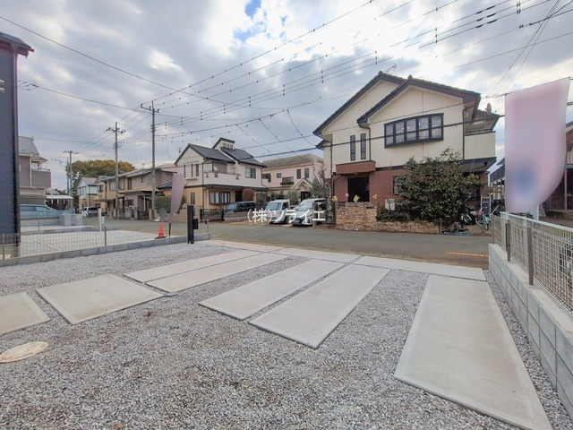 所沢市中富南4期　全8棟　新築戸建　グラファーレデザインの駐車場