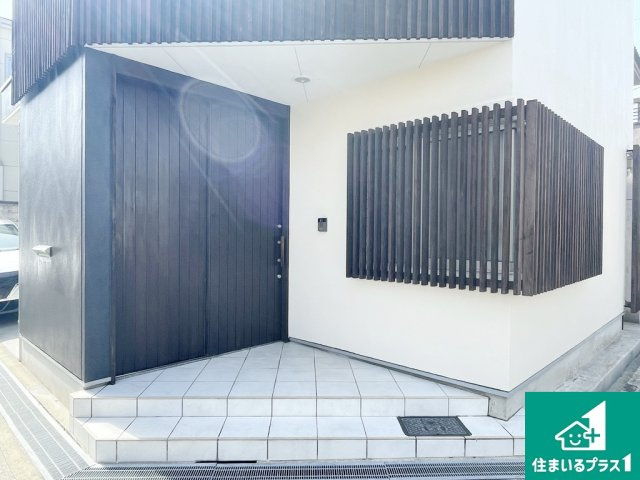 堺市堺区緑ヶ丘北町　中古戸建のエントランス