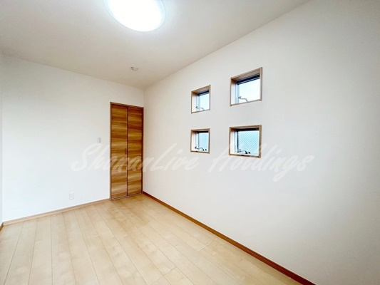 横浜市泉区和泉町のアパートの洋室