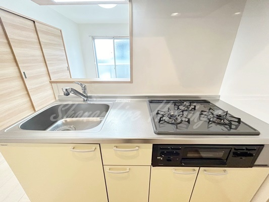 横浜市泉区和泉町のアパートのキッチン