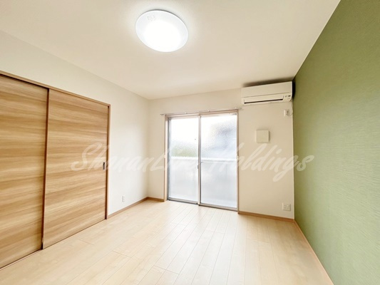 横浜市泉区和泉町のアパートの居間・リビング|南西向きで日当たり良好♪