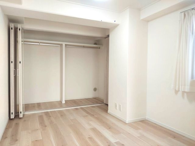 チェリーデ宝塚の洋室|中洋室約5帖