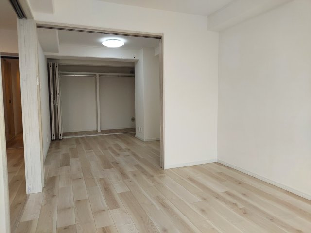 チェリーデ宝塚の洋室|東側洋室約5帖