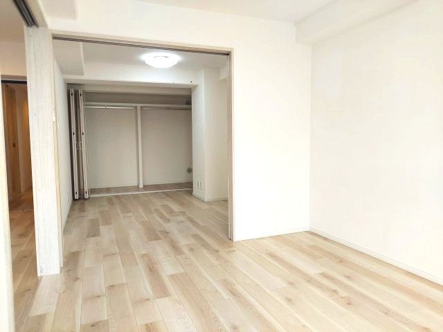 チェリーデ宝塚の洋室|東側洋室約5帖