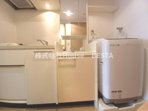 エステムコート三宮駅前ラ・ドゥーの独立洗面台