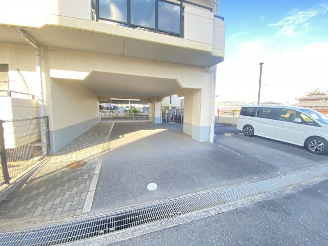 第二ドウェルなかせいの駐車場