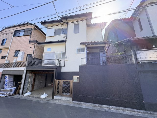 【外観】 | 練馬区大泉学園町5丁目　中古一戸建住宅　(保谷店) | 第一種低層住居専用地域につき住環境の良さが魅力。