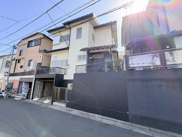 【外観】 | 練馬区大泉学園町5丁目　中古一戸建住宅　(保谷店) | 緑豊かな住宅地でのびのびとした暮らし。
