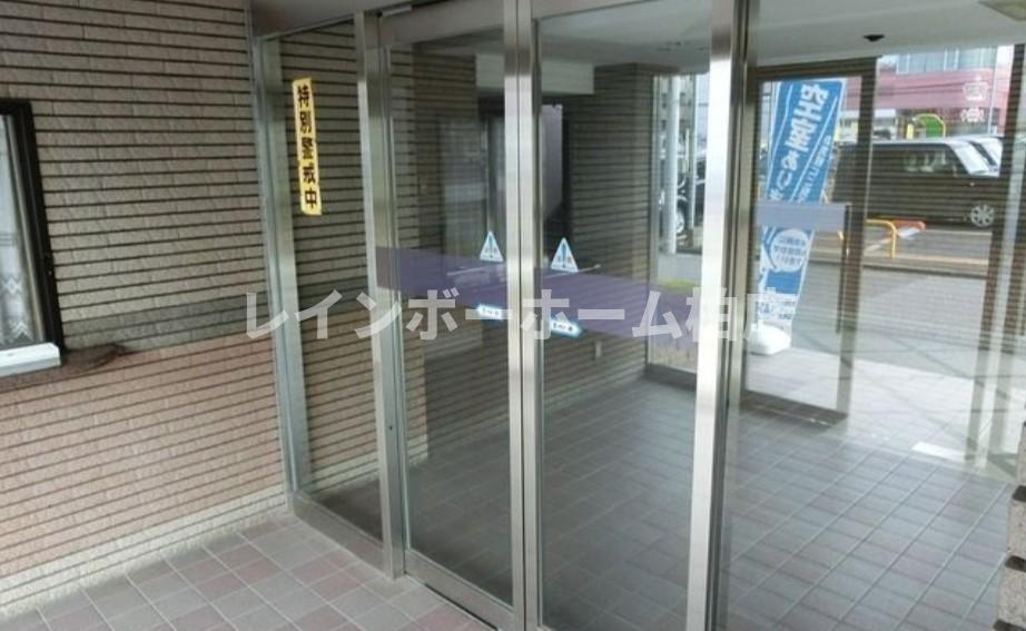 特典：仲介手数料が50％OFFです‼のエントランス|建物の内部です
