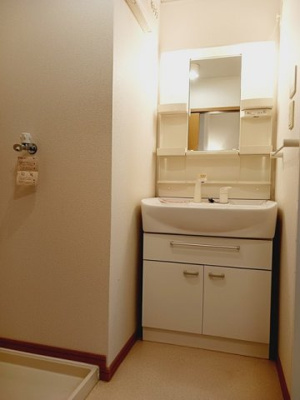 【洗面所】 | ソレイユＢ | 脱衣スペースもあります