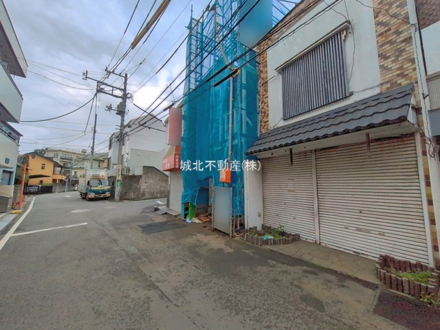 杉並区高井戸東2丁目 全1棟の前面道路含む現地写真