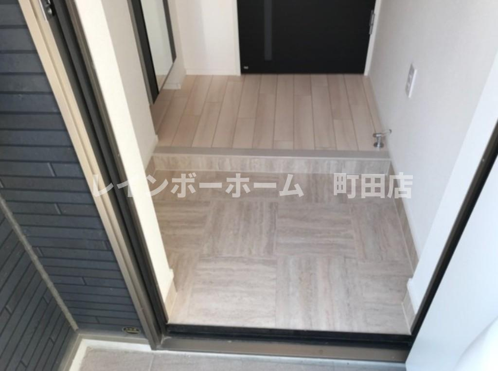 メゾンアイリス湘南２の玄関