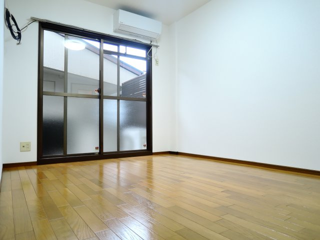 ヴィラサカイの洋室