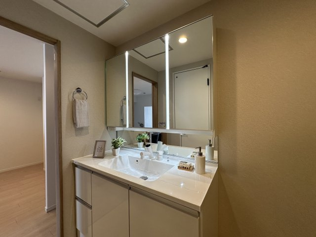 アバンドーネ西神春日台６号棟の独立洗面台