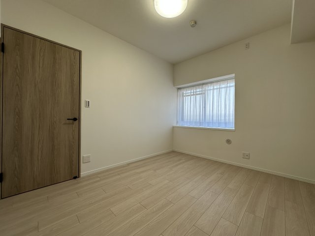 アバンドーネ西神春日台６号棟の洋室