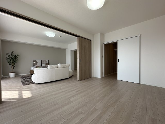 アバンドーネ西神春日台６号棟の洋室