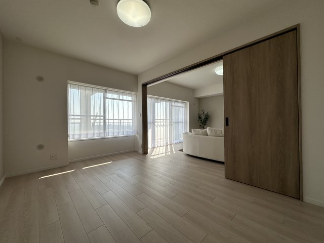 アバンドーネ西神春日台６号棟の洋室