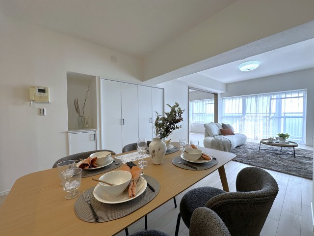 アバンドーネ西神春日台６号棟の居間・リビング