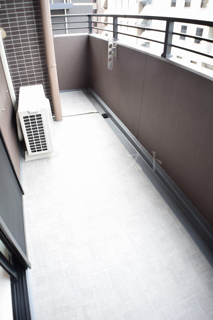 大阪市中央区東心斎橋１丁目の賃貸マンションのバルコニー