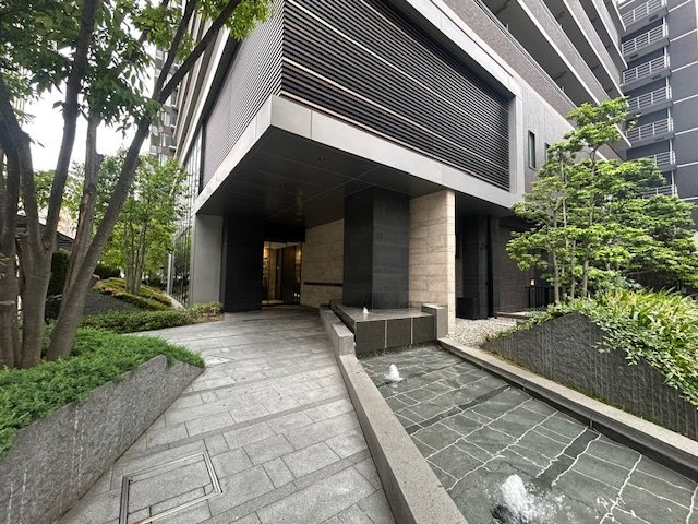 大阪市中央区東心斎橋１丁目の賃貸マンションのエントランス