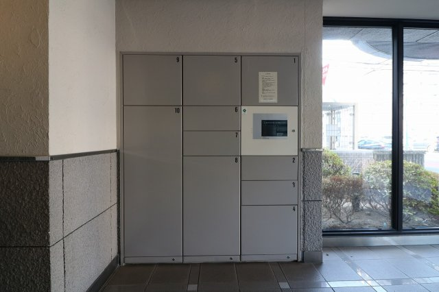 ロイヤル平針の設備|留守の時でも受け取りが可能な便利な宅配ボックス。24時間都合の良い時に受け取ることができます。