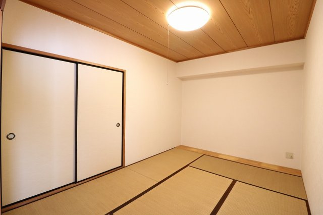 ロイヤル平針の和室|和の美しさと収納力を備えた和室。来客用として、家事スペースとして、ゆったりとお過ごしいただくスペースとして、多目的にご利用いただけます。