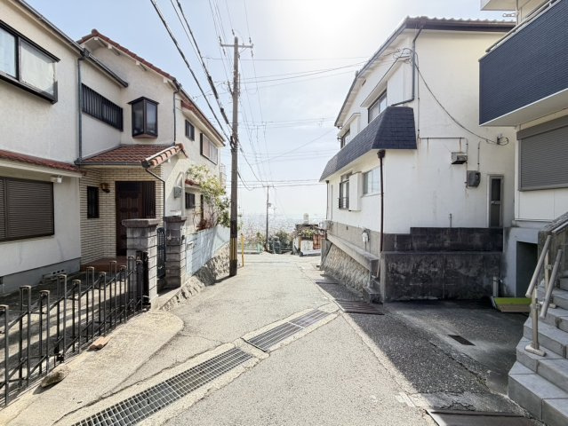 長峰台1丁目戸建の前面道路含む現地写真
