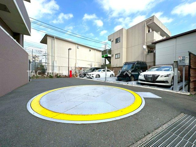 サンクレイドルレヴィール池袋の駐車場|敷地内の駐車場もご利用いただけます。
※27000円（上段）22000円（中段）20000円（下段）。
