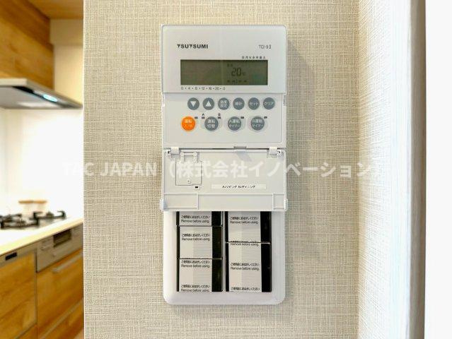 サンクレイドルレヴィール池袋の冷暖房・空調設備|【床暖房】
リビングには埃が舞わず輻射熱で身体を芯から暖めてくれる経済的な床暖房を完備しています。