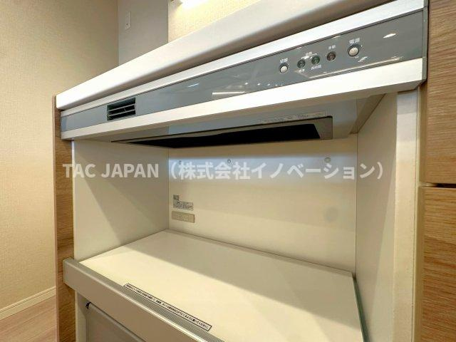 サンクレイドルレヴィール池袋のキッチン|【カップボード】
炊飯ジャーや給湯ポットも気にしないで置ける蒸気の排出機能付きカップボード。
