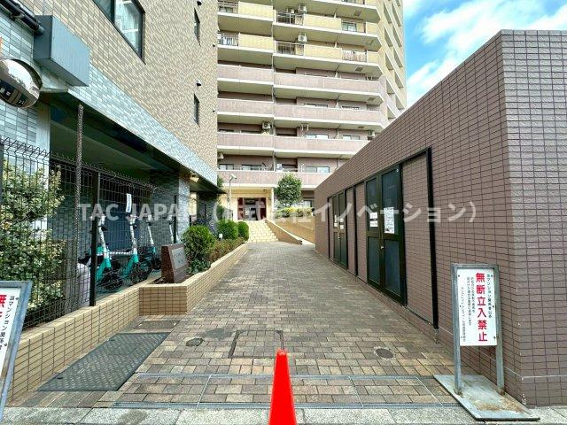 サンクレイドルレヴィール池袋の外観|【2003年築・池袋駅から徒歩10分】
利便性に優れた「サンクレイドルレヴィール池袋」は築後約23年の時を経ても色褪せることなく存在感をアピールしています。