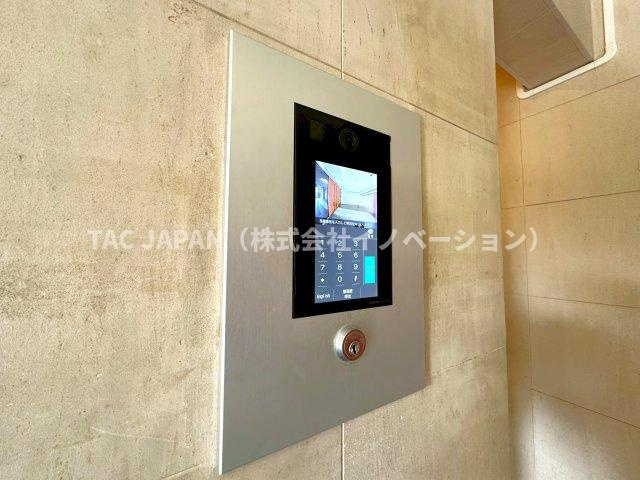 サンクレイドルレヴィール池袋のエントランス|【モニター付きオートロック】
防犯性に優れるモニター付きオートロックシステム完備。清潔感あるエントランスからも管理状態の良さが伺えます。