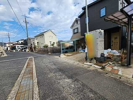 安佐南区高取北2丁目の前面道路含む現地写真