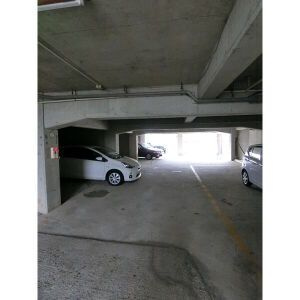 白川台ハイツの駐車場