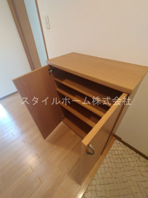 【玄関】 | レジデンス緑ヶ丘 | イメージ写真です。