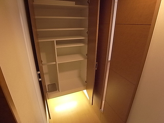 リーガル神戸三宮山手の玄関