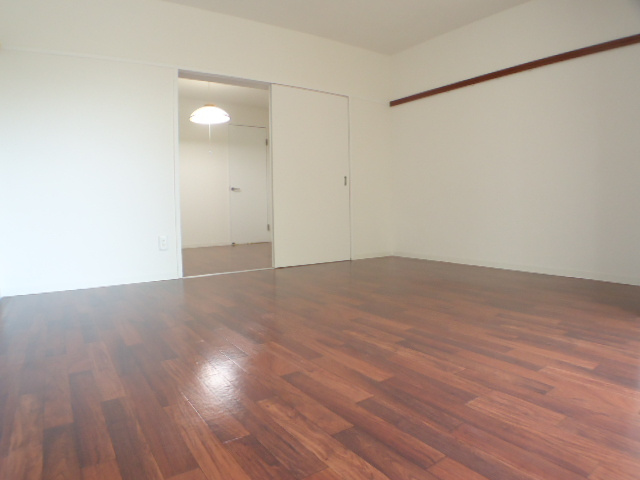 岡本梅林住宅の居間・リビング