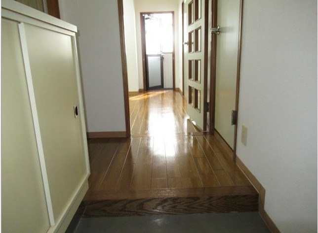 ルミエールマンションの玄関