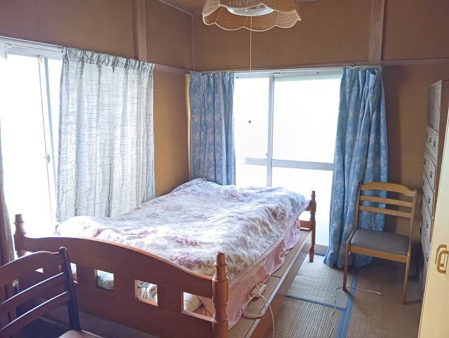 売中古戸建　富士市水戸島2丁目の和室|2方向からたっぷりの光が差し込みます。