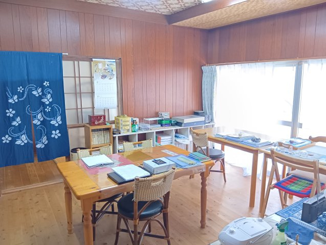 売中古戸建　富士市水戸島2丁目の洋室|大きな窓で明るいお部屋です。4DKなのでお部屋の数が多いです。