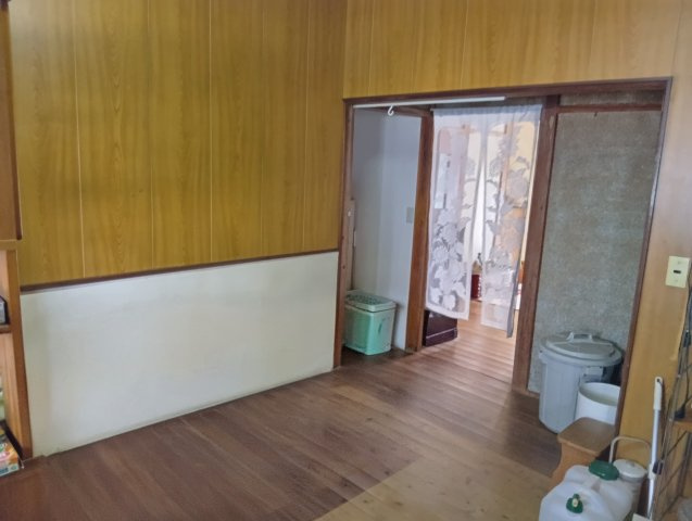 売中古戸建　富士市水戸島2丁目の洋室|平屋建てなので家事動線がコンパクトです。毎日の家事の負担も減らせそうですね。