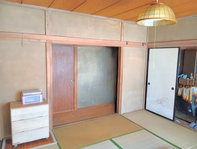 売中古戸建　富士市水戸島2丁目の和室|引き戸の収納でお部屋を広く使えます。