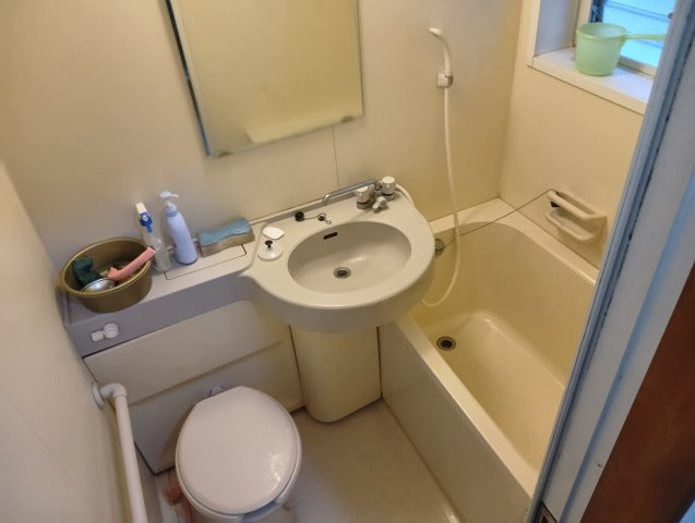 売中古戸建　富士市水戸島2丁目の浴室|手擦りがあります。老後も安心ですね。