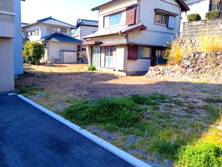売土地　富士市岩淵の前面道路含む現地写真|旧国道1号線まで車で約2分。
市街地へのアクセス良好です。