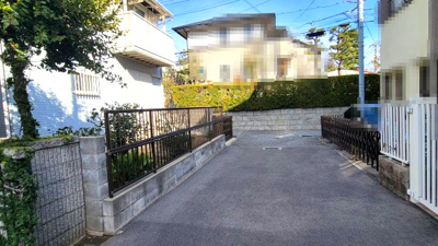 【前面道路含む現地写真】 | 殿山町戸建 | 南側私道