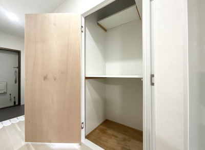 【収納】 | 宇治大久保コープ | 玄関に収納があります。収納はいつくあっても困りません。