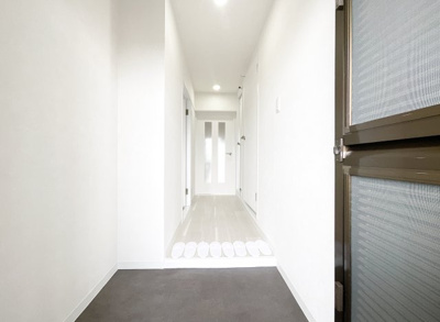 【玄関】 | 宇治大久保コープ | こちらの物件を内覧して、ご家族団らんの暮らしを想像してみませんか？ここをスタートにお客様にとってベストなお家を探して下さい。住宅購入は人生の最大イベントです。焦らずゆっくり楽しみながら見つけましょう。